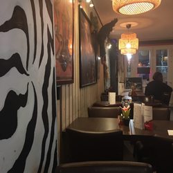 Le New Makossa - interior looking towards front door