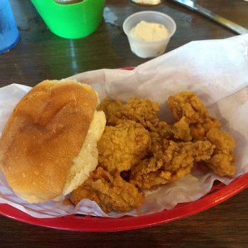 Fairport Marina - Oyster basket and big butt bread - Seafood Near Me - Reedville, Virginia