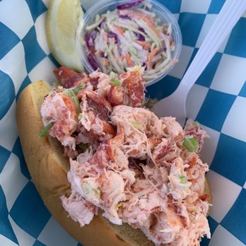 Hooked - Lobster roll - Seafood Near Me - Montauk, New York