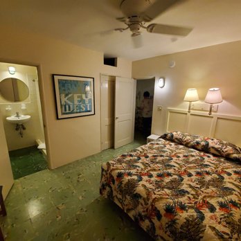 El Patio Motel - Second room...and bathroom - Hotels Near Me - Key West, Florida
