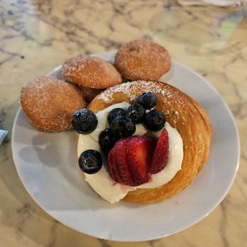 Commonwealth Coffeehouse & Bakery - Coffee & Tea Near Me - San Antonio, Texas