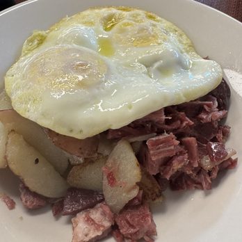 Chef Jared and Company - Corned beef hash bowl - Breakfast & Brunch Near Me - Manistee, Michigan Chef Jared and Company - Corned beef hash bowl - Breakfast & Brunch Near Me - Manistee, Michigan
