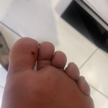 SEPHORA - I walked into glass when a lady broke a bottle behind me. - Cosmetics & Beauty Supply Near Me - Sunrise, Florida