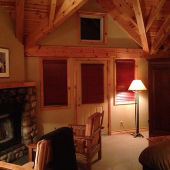 Buffalo Mountain Lodge - Hotels Near Me - Banff, Alberta Buffalo Mountain Lodge - Hotels Near Me - Banff, Alberta