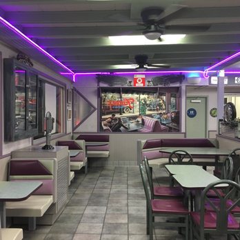 Fosters Freeze - Snazzy decor! - Ice Cream & Frozen Yogurt Near Me - Barstow, California Fosters Freeze - Snazzy decor! - Ice Cream & Frozen Yogurt Near Me - Barstow, California