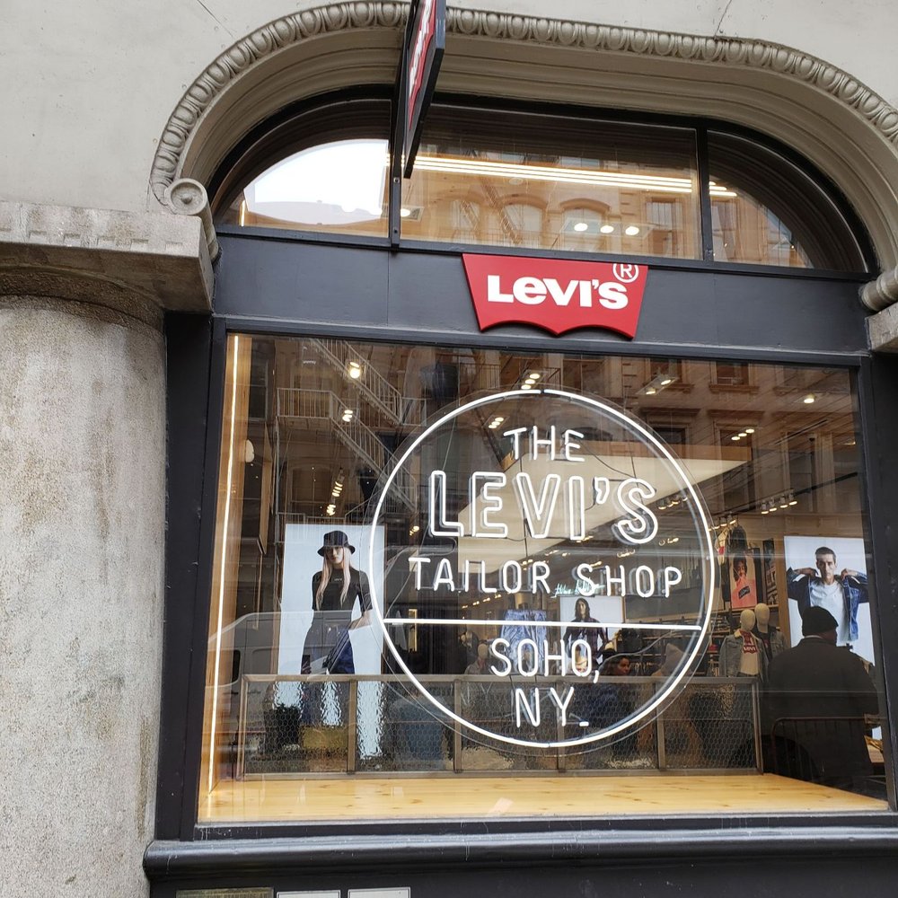 inside the place is 1 floor men/women clothing.right side is men clothing left side is women. inside the place is 1 floor men/women clothing.right side is men clothing left side is women.