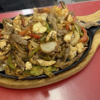 Sarita's Mexican Restaurant - Mixed Combo Fajita - Mexican Near Me - Seaside, California Sarita's Mexican Restaurant - Mixed Combo Fajita - Mexican Near Me - Seaside, California