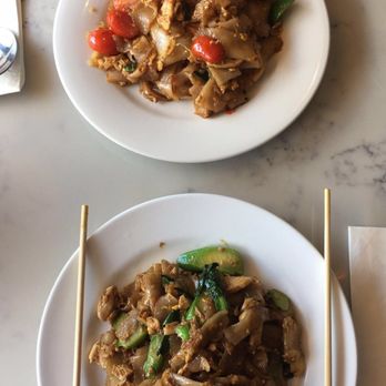 Kin'd - Pad Se Ew (bottom) Drunken Noodles(top) - Thai Near Me - Fresh Meadows, New York