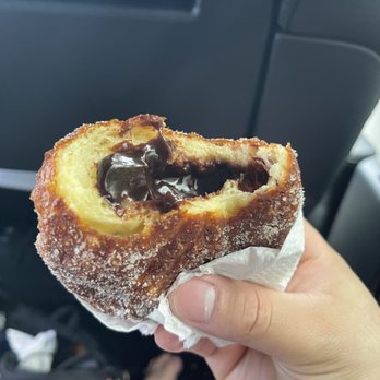 Leonard's Bakery - Chocolate good! - Bakeries Near Me - Honolulu, Hawaii Leonard's Bakery - Chocolate good! - Bakeries Near Me - Honolulu, Hawaii