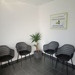 Augenzentrum - Wartebereich Nebengebäude (24.03.2025) H.S.