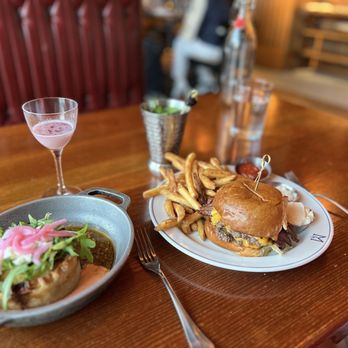 MULBERRY STREET TAVERN - Updated November 2024 - 163 Photos & 88 Reviews - 206 6th Ave, Des