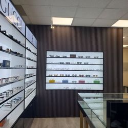 Eyelux Optical