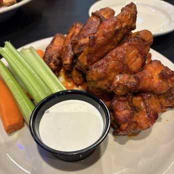 Kilroys Bar and Grill - Buffalo hot (wet not dry) - New American Near Me - Indianapolis, Indiana