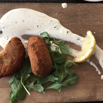 Le Hobbit - Appetizer - French Near Me - Quebec City, Quebec