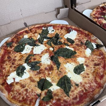 Urban Tomato - 16 Margarita Pizza - Pizza Near Me - Palisades Park, New Jersey