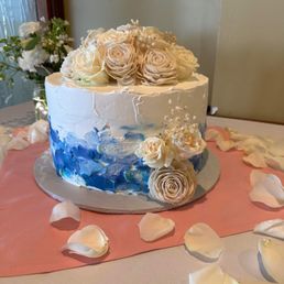 One tier wedding cake One tier wedding cake