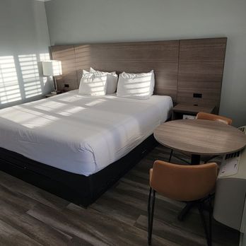 Lone Oak Lodge - Bedroom (AC unit next to table) - Hotels Near Me - Monterey, California Lone Oak Lodge - Bedroom (AC unit next to table) - Hotels Near Me - Monterey, California