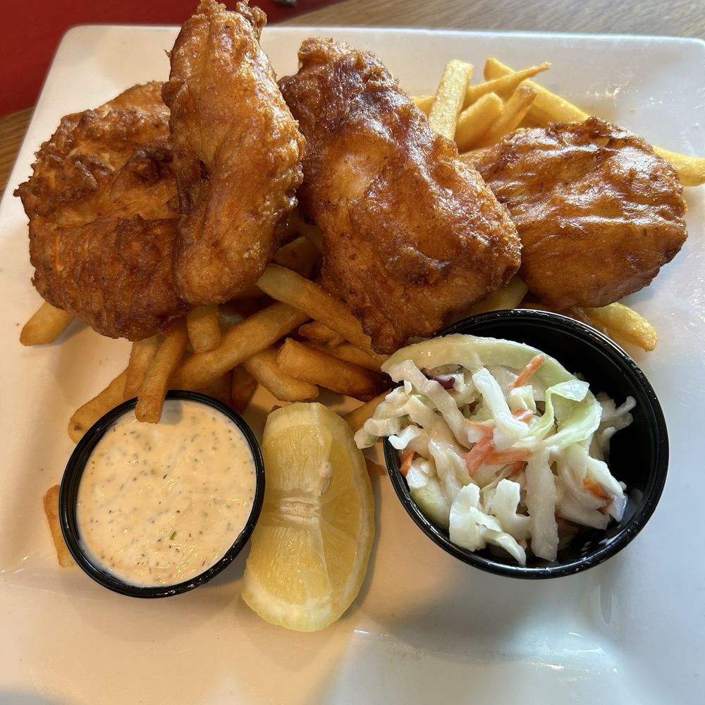 Castaway's Seafood Grille - Really solid fish and chips!! Fresh cod. Good tartar sauce, good fries. Why can't people get coleslaw right though!!!? 9.3/10 - Seafood Near Me - Long Beach, Washington