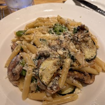 The Cheesecake Factory - Renee's Special - lunch portion - American Near Me - Overland Park, Kansas The Cheesecake Factory - Renee's Special - lunch portion - American Near Me - Overland Park, Kansas