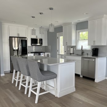 Fair and Square Contracting - a kitchen with a center island - General Contractors Near Me - Farmingdale, New York Fair and Square Contracting - a kitchen with a center island - General Contractors Near Me - Farmingdale, New York
