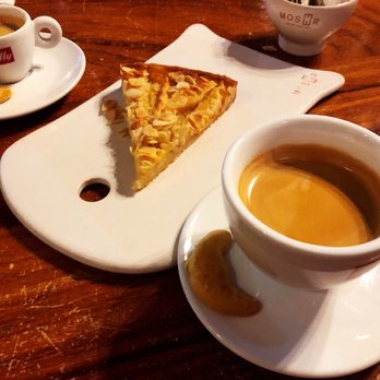 Moser - La Fabrica - Almond Apple pie, out of this world. - German Near Me - Santiago de Querétaro, QUE Moser - La Fabrica - Almond Apple pie, out of this world. - German Near Me - Santiago de Querétaro, QUE