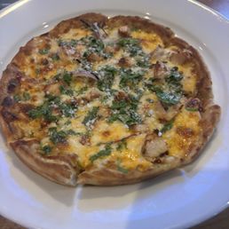 Barbecue chicken pizza well done