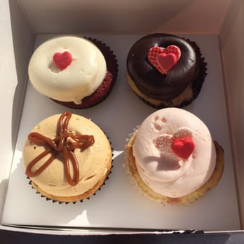 Georgetown Cupcake - It's a beautiful looking cupcake but a bit too dry for me. - Cupcakes Near Me - Washington, DC, District of Columbia