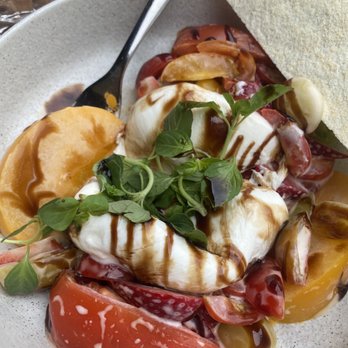 Recette - Burrata And Heirlooms Salad - French Near Me - Brooklyn, New York