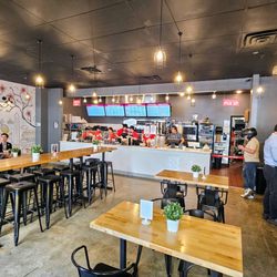 Poke Papa - Inside seating