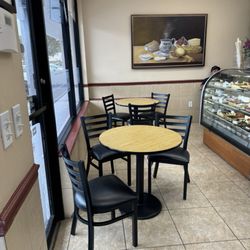 Reinicio Bakery - Seating area