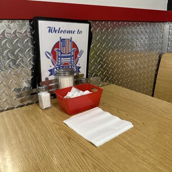 Nana's Diner - Tablescape - American Near Me - Canton, Ohio
