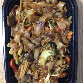 Jasmine Thai Restaurant - Drunken Noodles w/ beef - Thai Near Me - Destin, Florida Jasmine Thai Restaurant - Drunken Noodles w/ beef - Thai Near Me - Destin, Florida