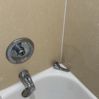 Marjac Suites - My husband went to take a shower and the handle fell off! Inexcusable - Hotels Near Me - Virginia Beach, Virginia