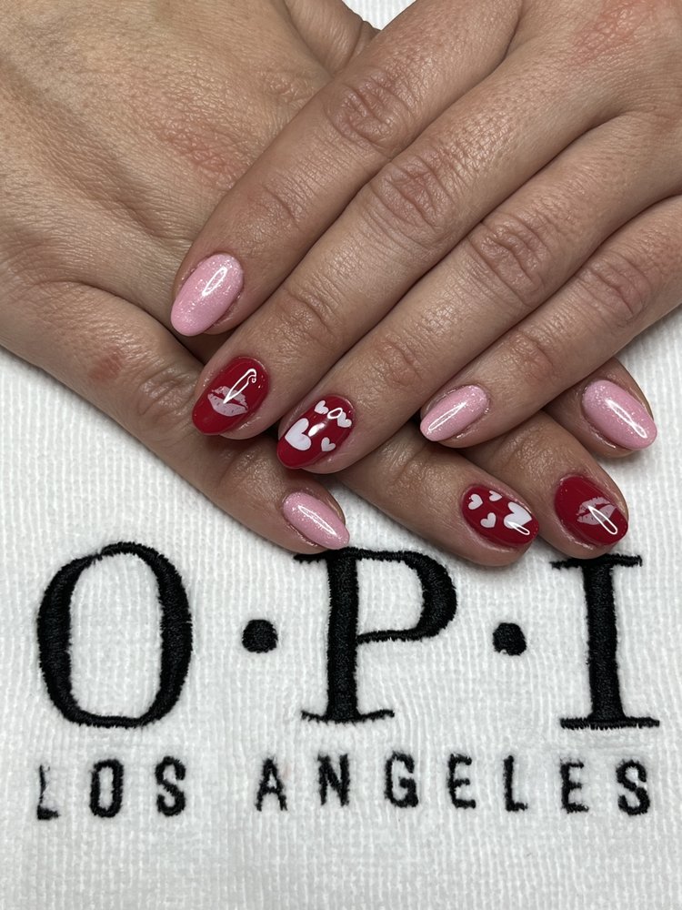 Nails By Colleen Logo