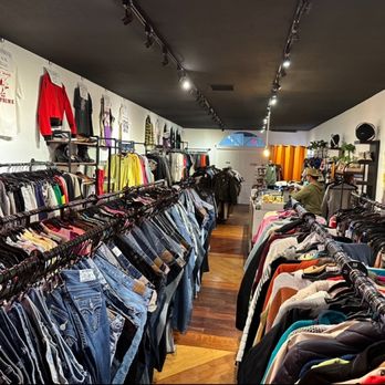 Borderline Thrift - Used, Vintage & Consignment Near Me - Lancaster, California