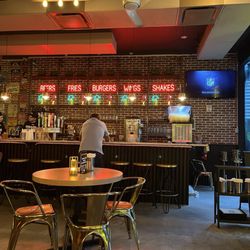 Burgermeister - Brickell - Bar area