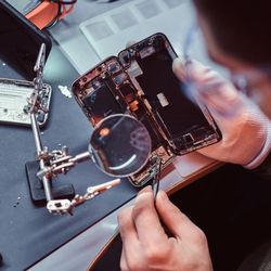 Burlingame IPhone Repair - Battery and charging port replacement.