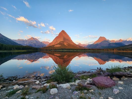 Many Glacier Hotel by null