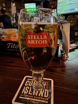 Horn's Hook Tavern by null