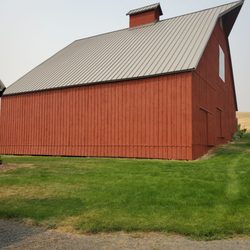 University of Idaho Arboretum & Botanical Garden - The barn entering the arboretum.