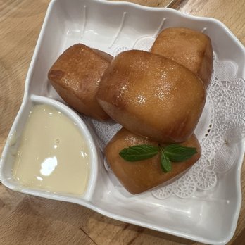 Shi Miao Dao - D9. Fried Bun with Condensed Milk - Noodles Near Me - Quincy, Massachusetts