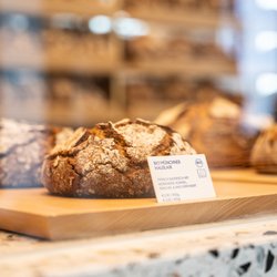Julius Brantner Brothandwerk - All unsere Bio Brote sind mit unserem eigenen Bio Natursauerteig.

All our breads contain our organci natural sourdough.