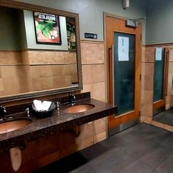 Fadó Irish Pub - Women's room 2