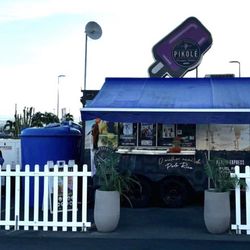 Acai Express - Facilidades ubicadas en el estacionamiento del centro comercial
