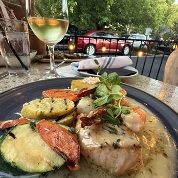 Wence's - Wences Seafood Grill - New American Near Me - Pleasant Hill, California