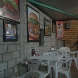 Las Guacamayas - las fotos son de sus hamburguesas