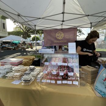 Izu’s Mochi - a woman at an outdoor market - Desserts Near Me - Honolulu, Hawaii Izu’s Mochi - a woman at an outdoor market - Desserts Near Me - Honolulu, Hawaii
