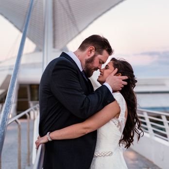 Emma Mullins Photography - Romantic Milwaukee Art Museum wedding photo at sunset by documentary wedding photographer Emma Mullins Photography - Event Photography Near Me - Chicago, Illinois Emma Mullins Photography - Romantic Milwaukee Art Museum wedding photo at sunset by documentary wedding photographer Emma Mullins Photography - Event Photography Near Me - Chicago, Illinois
