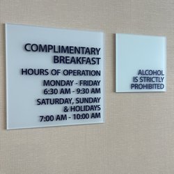Holiday Inn Express Toronto-North York - Complimentary breakfast times