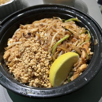 Chiang Mai Thai Cookhouse - Pad Thai with chicken - Thai Near Me - McLean, Virginia Chiang Mai Thai Cookhouse - Pad Thai with chicken - Thai Near Me - McLean, Virginia